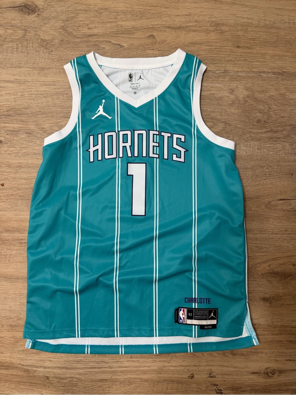 Jordan LaMelo Ball #1 Charlotte Hornets Swingman Jersey Icon Edition Size XL (52